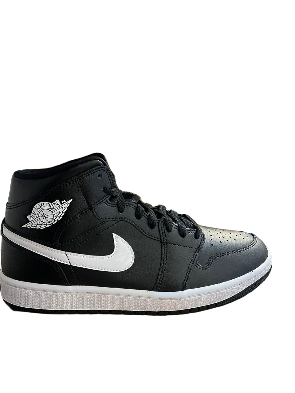 Tenis Jordán 1 mid Negro-blanco